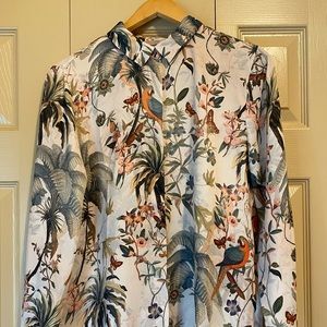H&M long sleeve button down in jungle print, L
